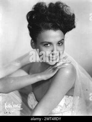 Porträt der afroamerikanischen Sängerin und Schauspielerin LENA HORNE aus den frühen 1940er Jahren von MAURICE SEYMOUR aus Chicago. Stockfoto