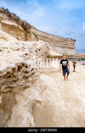 Der charakteristische Felsen des Kalanka Strandes. Malta Stockfoto