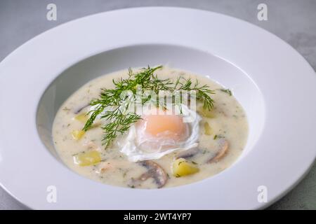 Typisch tschechische Kulajda-Suppe Stockfoto