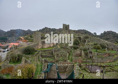 Ruinen der Stadtmauern von Marialva, Portugal Stockfoto