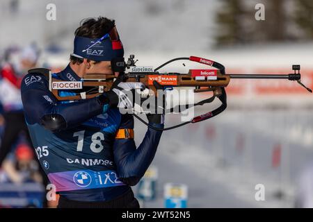 Canmore, Alberta, Kanada. März 2024. Tommaso Giacomel aus Italien in Aktion während des 10-km-Sprintwettbewerbs der Herren beim BMW IBU World Cup Biathlon 2024 Canmore. Quelle: Jozef Karoly/Alamy Live News. Stockfoto