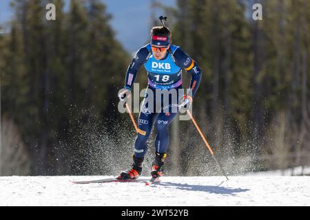 Canmore, Alberta, Kanada. März 2024. Tommaso Giacomel aus Italien in Aktion während des 10-km-Sprintwettbewerbs der Herren beim BMW IBU World Cup Biathlon 2024 Canmore. Quelle: Jozef Karoly/Alamy Live News. Stockfoto