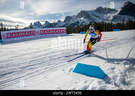 Canmore, Alberta, Kanada. März 2024. Thierry langer aus Belgien in Aktion beim 10-km-Sprintkampf der Herren beim BMW IBU World Cup Biathlon 2024 Canmore. Quelle: Jozef Karoly/Alamy Live News. Stockfoto