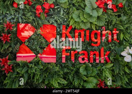 Cannes, Frankreich. März 2024. Das Knight Frank Logo auf der MIPIM in Cannes. Die Messe MIPIM in Cannes ist die größte jährliche internationale Ausstellung, die sich mit Immobilien und Investitionen in innovative und ökologische Architekturprojekte befasst. (Credit Image: © Laurent Coust/SOPA Images via ZUMA Press Wire) NUR REDAKTIONELLE VERWENDUNG! Nicht für kommerzielle ZWECKE! Stockfoto