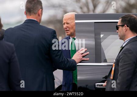 Washington, Vereinigte Staaten. März 2024. US-Präsident Joe Biden verlässt das Capitol nach dem Friends of Ireland Luncheon mit dem irischen Taoiseach Leo Varadkar am Freitag, den 15. März 2024 in Washington DC. Hinweis: Nathan Howard/Pool über CNP/dpa/Alamy Live News Stockfoto