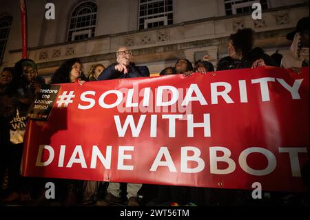 Am 15. März, Tage nach dem Konservat, nahm eine große Gruppe von Anhängern des Abgeordneten Diane Abbott für Hackney North an einer Kundgebung vor dem Rathaus von Hackney Teil Stockfoto