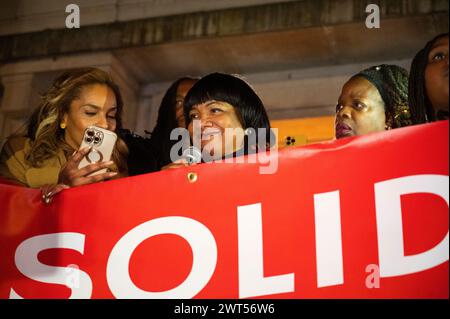 Am 15. März, Tage nach dem Konservat, nahm eine große Gruppe von Anhängern des Abgeordneten Diane Abbott für Hackney North an einer Kundgebung vor dem Rathaus von Hackney Teil Stockfoto