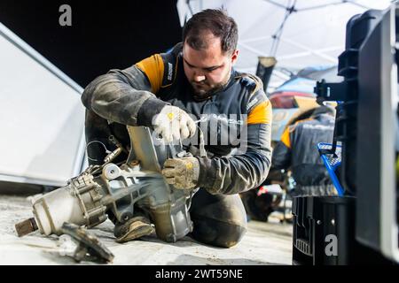 Mecaniciens, Mechaniker während der Rallye du Touquet 2024, 1. Runde des Championnat de France des Rallyes 2024, vom 14. Bis 16. März in Le Touquet, Frankreich - Foto Bastien Roux / DPPI Stockfoto