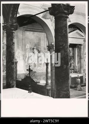 Latium Roma Rom SS. Nereo e Achilleo9. Hutzel, Max 1960-1990 Mittelalter: Architektur, architektonische Fragmente, Skulptur, Mosaike, Intarsien. Postmittelalterliche: Architektonische Skulpturen, Gemälde, Fresken, Wandteppiche Objektnotizen: An der Via delle Terme di Caracalla gelegen. Die Kirche stammt aus dem 4. Jahrhundert, die eigentliche Kirche bewahrt heute Restaurierungen des 8. Und 9. Jahrhunderts und die spätere und größere Restaurierung des 15. Jahrhunderts. Im 16. Jahrhundert hatte Kardinal Baronio in seinem Testament festgelegt, dass die Gestaltung der Kirche unverändert bleiben sollte. Mosaike in der Apsis sind die Schöpfung des spätbyzantinischen Stockfoto