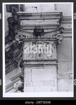 Marches Macerata Visso Santuario di Macereto9. Hutzel, Max 1960-1990 Außenaufnahmen des Tempels und anderer Gebäude im Heiligtum-Komplex. Der Tempel ist im Stil von Bramante gehalten, wurde aber von Giovanni Battista da Lugano entworfen. Es gibt viele Fotos der äußeren architektonischen Details. Innenfotos zeigen den Gewölbe und die Kuppel sowie den „Tempietto“ oder Baldacchino im klassischen Stil, der unter der Kuppel steht. Objektnotizen: Hutzel Foto Kampagnennotizen sind undatiert. Der in Deutschland geborene Fotograf und Gelehrte Max Hutzel (1911–1988) fotografierte in Italien von den frühen 1960er Jahren bis zu seinem Tod Stockfoto