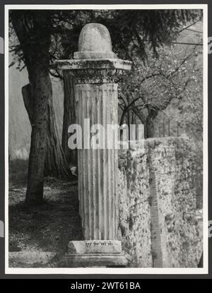 Lazio Roma Subiaco Rocca Abbaziale. Hutzel, Max 1960-1990 aus nächster Nähe: Außenansicht der Burg, Portale, päpstliche Wappen. Innenblick auf Eingangshalle, Kapelle, Appartamento dei Colonna, Appartamento di Pio VI und Camara di Pio VI, mit vielen Detailblicken auf Decken- und Wandfresken. Allgemeine Anmerkungen: Ansichten 1-7 extrahiert und separat unter Allgemeine Ansichten abgelegt. Der in Deutschland geborene Fotograf und Gelehrte Max Hutzel (1911–1988) fotografierte in Italien von den frühen 1960er Jahren bis zu seinem Tod. Das Ergebnis dieses Projekts, das Hutzel als Foto Arte Minore bezeichnet, ist eine gründliche Dokumentation des Kunsthisto Stockfoto