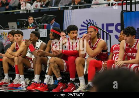 Minneapolis, Minnesota, USA. März 2024. Die Indiana Hoosiers-Bank während eines Spiels zwischen Nebraska und Indiana während des TIAA Big10 Männer Basketballturniers 2024 im Target Center in Minneapolis am 15. März 2024. Nebraska gewann 93:66. (Kreditbild: © Steven Garcia/ZUMA Press Wire) NUR REDAKTIONELLE VERWENDUNG! Nicht für kommerzielle ZWECKE! Stockfoto