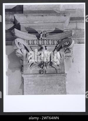 Marches Macerata Visso Santuario di Macereto4. Hutzel, Max 1960-1990 Außenaufnahmen des Tempels und anderer Gebäude im Heiligtum-Komplex. Der Tempel ist im Stil von Bramante gehalten, wurde aber von Giovanni Battista da Lugano entworfen. Es gibt viele Fotos der äußeren architektonischen Details. Innenfotos zeigen den Gewölbe und die Kuppel sowie den „Tempietto“ oder Baldacchino im klassischen Stil, der unter der Kuppel steht. Objektnotizen: Hutzel Foto Kampagnennotizen sind undatiert. Der in Deutschland geborene Fotograf und Gelehrte Max Hutzel (1911–1988) fotografierte in Italien von den frühen 1960er Jahren bis zu seinem Tod Stockfoto