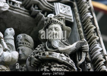 Kunstvolle Schnitzereien im chinesischen Taoistischen Tempel (Pak Tai) in Cheung Chau Hongkong Stockfoto