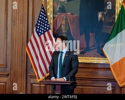 Repräsentantenhaus, US Capitol, Capitol Hill, Washington DC 20515, 15. März, 2024. während seines Staatsbesuchs in den USA spricht der irische Taoiseach Leo Varadkar an einem irisch-amerikanischen Festessen in der US-Hauptstadt, an dem der Sprecher des US-Repräsentantenhauses Mike Johnson (R-LA) und US-Präsident Joe Biden teilnahmen. Quelle: ©Julia Mineeva/EGBN TV News/Alamy Live News Stockfoto