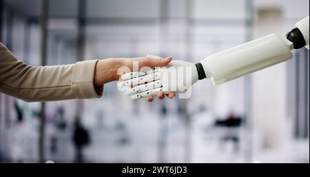 KI-Roboter und menschliche Frau Handshake Stockfoto