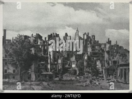 Vintage 1945 schwarz-weiße Postkarte, die die Zerstörung von Warschau, Polen, während des Zweiten Weltkriegs zeigt, Ruinen der Altstadt Stockfoto