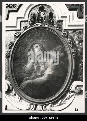 Lazio Rieti Rieti S. Agnese0. Hutzel, Max 1960-1990 postmittelalterliche Architektur, Skulptur, Malerei. Diese Kirche wurde in der ersten Hälfte des 16. Jahrhunderts erbaut und 1748 umgebaut. Aus dieser Zeit stammen auch die Deckenfresken und zwei Gemälde, die Madonna des Rosenkranzes und S. Agnese e la Beata Colomba von Emanuele Alfani. Der in Deutschland geborene Fotograf und Gelehrte Max Hutzel (1911–1988) fotografierte in Italien von den frühen 1960er Jahren bis zu seinem Tod. Das Ergebnis dieses Projektes, von Hutzel als Foto Arte Minore bezeichnet, ist eine gründliche Dokumentation der kunsthistorischen Entwicklung in Italien bis dahin Stockfoto