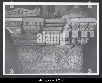 Lazio Viterbo Gallese Palazzo Ducale3. Hutzel, Max 1960-1990 Nachmittelalterliche Architektur, im 16. Jahrhundert in wohnpalazzo umgewandelt; Architekturskulptur; Skulptur der in Deutschland geborene Fotograf und Gelehrte Max Hutzel (1911–1988) fotografierte in Italien von Anfang der 1960er Jahre bis zu seinem Tod. Das Ergebnis dieses Projektes, von Hutzel als Foto Arte Minore bezeichnet, ist eine gründliche Dokumentation der kunsthistorischen Entwicklung in Italien bis zum 18. Jahrhundert, einschließlich der Objekte der Etrusker und Römer, sowie frühmittelalterliche, romanische, gotische, Renaissance- und Barockdenkmäler Stockfoto