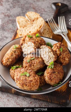 Buchweizenkotelett oder Hrechanyky ist ein Gericht der Ukrainischen, das aus Hackfleisch und Buchweizenbrei mit Zwiebeln, Gewürzen und zubereitet wird Stockfoto