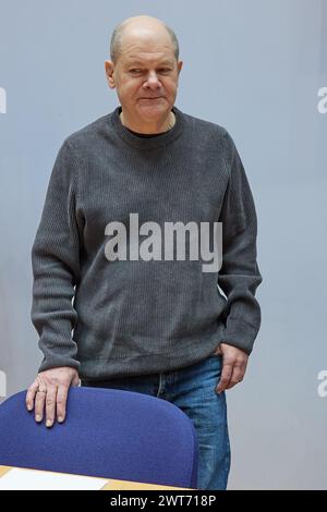 Berlin, Deutschland. März 2024. Bundeskanzler Olaf Scholz (SPD) kommt zur Fortsetzung der geschlossenen Sitzung des SPD-Parteivorstands ins Willy-Brandt-Haus. Quelle: Jörg Carstensen/dpa/Alamy Live News Stockfoto