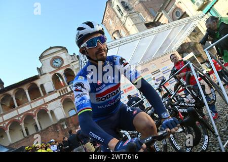 Pavia, Italien. März 2024. SOUDAL QUICK-STEP Team ALAPHILIPPE Julian beim Herren-Elite-Rennen des eintägigen Radrennens Milano-Sanremo (288 km) von Pavia und nach Sanremo (Nordwest-Italien) am Samstag, 16. März 2024. Sport - Radsport . (Foto: Gian Mattia D'Alberto/Lapresse) Credit: LaPresse/Alamy Live News Credit: LaPresse/Alamy Live News Stockfoto