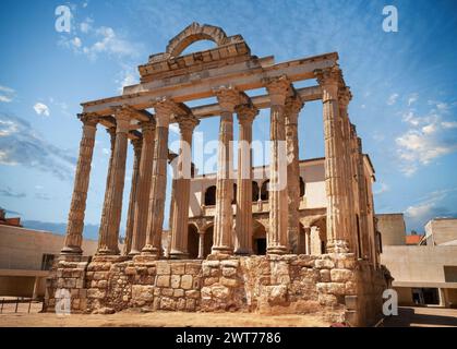 Römische Ruinen des Diana-Tempels in der Stadt Merida in der Provinz Badajoz, Spanien. Stockfoto