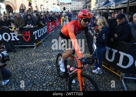Pavia, Italien. März 2024. GANNA Filippo startet das Herren-Elite-Rennen des eintägigen Radrennens Milano-Sanremo (288 km) von Pavia und nach Sanremo (Nordwest-Italien) am Samstag, 16. März 2024. Sport - Radsport . (Foto: Gian Mattia D'Alberto/Lapresse) Credit: LaPresse/Alamy Live News Credit: LaPresse/Alamy Live News Stockfoto