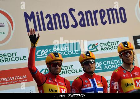 Pavia, Italien. März 2024. KRISTOFF Alexander wartet mit Gesten auf den Start des Herren-Elite-Rennens des eintägigen Radrennens Mailand-Sanremo (288 km) von Pavia und nach Sanremo (Nordwestitalien) am Samstag, 16. März 2024. Sport - Radsport . (Foto: Gian Mattia D'Alberto/Lapresse) Credit: LaPresse/Alamy Live News Credit: LaPresse/Alamy Live News Stockfoto