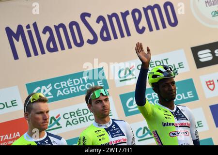 Pavia, Italien. März 2024. GIRMAY Biniam wartet auf den Start des Herren-Elite-Rennens des eintägigen Radrennens von Mailand-Sanremo (288 km) von Pavia und nach Sanremo (Nordwest-Italien) am Samstag, den 16. März 2024. Sport - Radsport . (Foto: Gian Mattia D'Alberto/Lapresse) Credit: LaPresse/Alamy Live News Credit: LaPresse/Alamy Live News Stockfoto