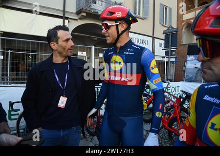 Pavia, Italien. März 2024. Das LIDL-TREK Team MILAN Jonathan startet das Herren-Elite-Rennen des eintägigen Radrennens von Milano-Sanremo (288 km) von Pavia und nach Sanremo (Nordwest-Italien) am Samstag, den 16. März 2024. Sport - Radsport . (Foto: Gian Mattia D'Alberto/Lapresse) Credit: LaPresse/Alamy Live News Credit: LaPresse/Alamy Live News Stockfoto