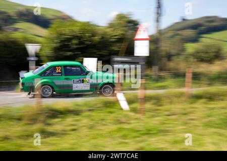 Teilnehmer auf einer Bühne der internationalen Rali Ceredigion Rallye-Veranstaltung 2023. Es fand im September auf Etappen in Ceregion und Powys, Wales, statt Stockfoto