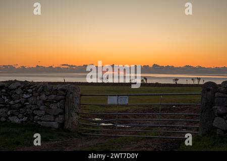 Sonnenuntergang über Morecambe Bay aus der Nähe von Silverdale, Lancashire, England. November. Stockfoto