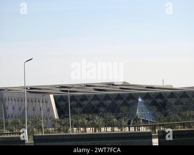 Gizeh, Ägypten, 15. März 2024: Das Grand Egyptian Museum JUWEL at Day Time, ein archäologisches Museum im Bau in Gizeh, Ägypten, in der Nähe der Gizeh-Pyramide Stockfoto