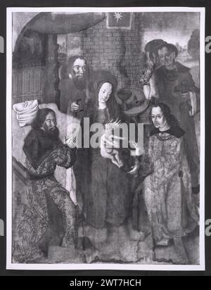 Umbria Perugia Trevi Palazzo Communale, Pinakoteca0. Hutzel, Max 1960-1990 Blick auf die Fassade des Palazzo Communale aus dem 15. Jahrhundert und die Piazza Mazzini. Blick auf die feine Sammlung umbrischer Gemälde, Skulpturen, Metallarbeiten und Deruta Maiolica in der Pinacoteca. Besonders hervorzuheben ist eine Skulpturengruppe, die ein hervorragendes Beispiel für den großen Bildhauer Cesare Aureli aus dem 19. Jahrhundert ist. Die Fotos zeigen auch die enzykolpedische Sammlung umbrischer Gemälde (14. Bis 16. Jahrhundert), die von Werken von Giovanni Spagna, Giusto di Grand und Pinturricchio hervorgehoben werden. Objektnotizen: Hutzel drehte diese Kampagne 198 Stockfoto