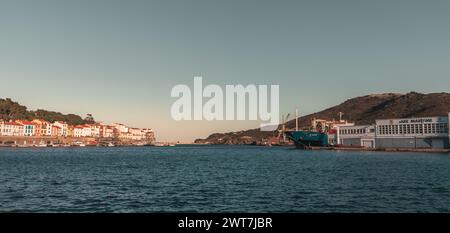 Hafen und Uferpromenade der Stadt Port Vendres in Frankreich Stockfoto