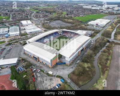 Eine allgemeine Luftaufnahme des DW Stadions, Heimstadion von Wigan Athletic vor dem Spiel der Sky Bet League 1 Wigan Athletic vs Blackpool im DW Stadium, Wigan, Großbritannien, 16. März 2024 (Foto: Craig Thomas/News Images) Stockfoto