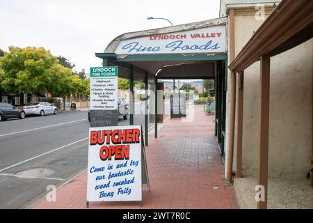 Metzgerei in Lyndoch Barossa Valley, mit Schild für Metzgereien vor dem Haus, South Australia Stockfoto