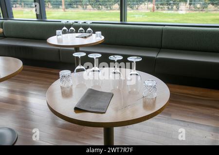 Barossa Valley, Handwerker Barossa Weinkeller Türtische für Weinproben von kleinen Weinsorten von 8 Produzenten in South Australia Stockfoto