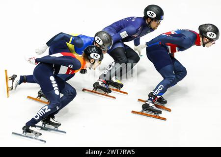 ROTTERDAM - (l-r) Friso Emons (NED), Oleh Handei (UKR), Brendan Corey (aus), Niall Treacy (GBR) während des 1500-Meter-Halbfinales der Männer bei den Kurzstreckenweltmeisterschaften in Ahoy. ANP KOEN VAN WEEL Credit: ANP/Alamy Live News Stockfoto