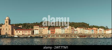 Europa Reisen Frankreich schöne Küstendörfer Hafen und Uferpromenade der Stadt Port Vendres in Frankreich Stockfoto