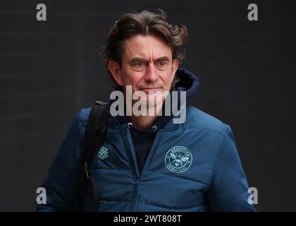 Burnley, Großbritannien. März 2024. Thomas Frank, Manager von Brentford, trifft in Turf Moor vor dem Premier League-Spiel in Turf Moor, Burnley, ein. Der Bildnachweis sollte lauten: Gary Oakley/Sportimage Credit: Sportimage Ltd/Alamy Live News Stockfoto