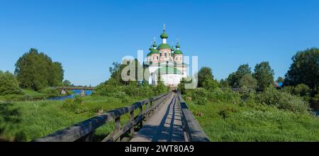 Alte Kathedrale von Smolensk Ikone der Mutter Gottes in einem Sommerpanorama. Olonets. Karelien, Russland Stockfoto