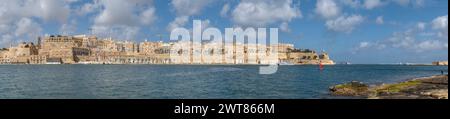 Erweiterter Panoramablick auf Valletta, Malta, von Vittoriosa Stockfoto