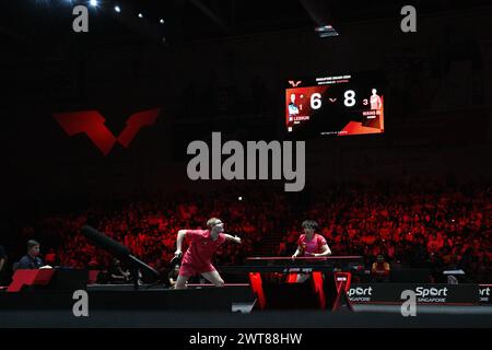 Singapur. März 2024. Felix Lebrun (L) aus Frankreich spielt im Halbfinale der Männer gegen Wang Chuqin aus China beim World Table Tennis Singapore Smash 2024 in Singapur am 16. März 2024. Quelle: Dann Chih Wey/Xinhua/Alamy Live News Stockfoto