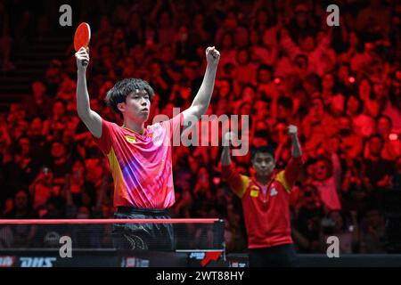 Singapur. März 2024. Wang Chuqin aus China feiert nach dem Sieg im Halbfinale der Männer gegen Felix Lebrun aus Frankreich beim World Table Tennis Singapore Smash 2024 in Singapur am 16. März 2024. Quelle: Dann Chih Wey/Xinhua/Alamy Live News Stockfoto