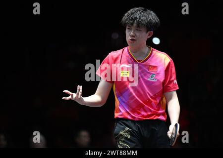 Singapur. März 2024. Wang Chuqin aus China reagiert im Halbfinale der Männer gegen Felix Lebrun aus Frankreich beim World Table Tennis Singapore Smash 2024 in Singapur am 16. März 2024. Quelle: Dann Chih Wey/Xinhua/Alamy Live News Stockfoto