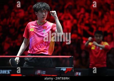 Singapur. März 2024. Wang Chuqin aus China feiert nach dem Sieg im Halbfinale der Männer gegen Felix Lebrun aus Frankreich beim World Table Tennis Singapore Smash 2024 in Singapur am 16. März 2024. Quelle: Dann Chih Wey/Xinhua/Alamy Live News Stockfoto