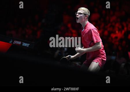 Singapur. März 2024. Felix Lebrun aus Frankreich feiert im Halbfinale der Männer gegen Wang Chuqin aus China beim World Table Tennis Singapore Smash 2024 in Singapur am 16. März 2024. Quelle: Dann Chih Wey/Xinhua/Alamy Live News Stockfoto