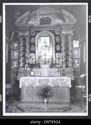 Marches Macerata Visso Santuario di Macereto0. Hutzel, Max 1960-1990 Außenaufnahmen des Tempels und anderer Gebäude im Heiligtum-Komplex. Der Tempel ist im Stil von Bramante gehalten, wurde aber von Giovanni Battista da Lugano entworfen. Es gibt viele Fotos der äußeren architektonischen Details. Innenfotos zeigen den Gewölbe und die Kuppel sowie den „Tempietto“ oder Baldacchino im klassischen Stil, der unter der Kuppel steht. Objektnotizen: Hutzel Foto Kampagnennotizen sind undatiert. Der in Deutschland geborene Fotograf und Gelehrte Max Hutzel (1911–1988) fotografierte in Italien von den frühen 1960er Jahren bis zu seinem Tod Stockfoto